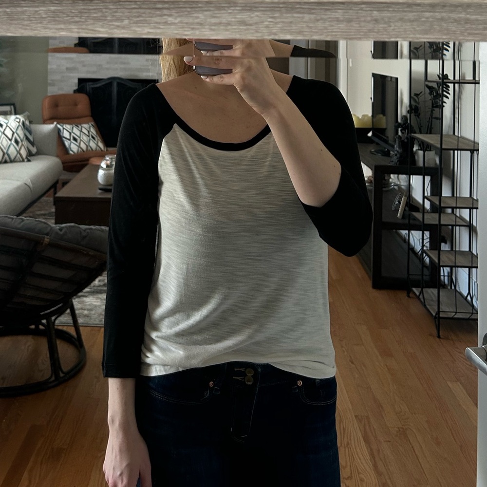 American Eagle Outfitters Black and Cream Long Sleeve Tee